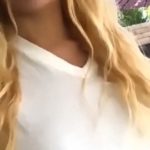 Courtney Stodden viene de hacer ejercicio desnuda en el bosque